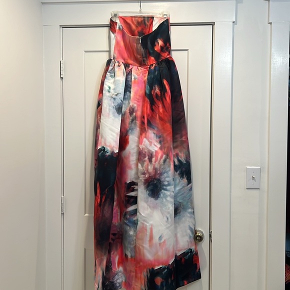 Parker Black Elegant Strapless Floral Gown size 2. In perfect condition! - Picture 5 of 11